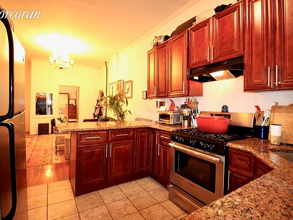 5th image of 612 President St #1GARDEN