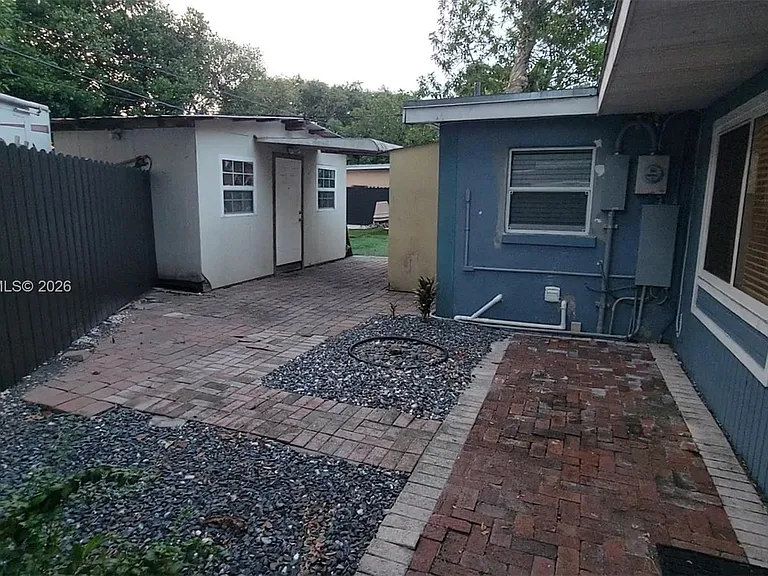 1115 SW 25th Ave #B — Photo 3