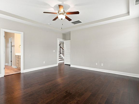 3rd image of 14 Lockhaven Dr