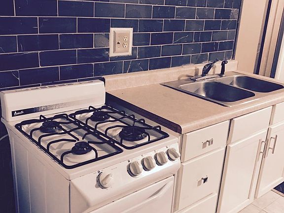 2nd image of 725 W Broadway St APT 3