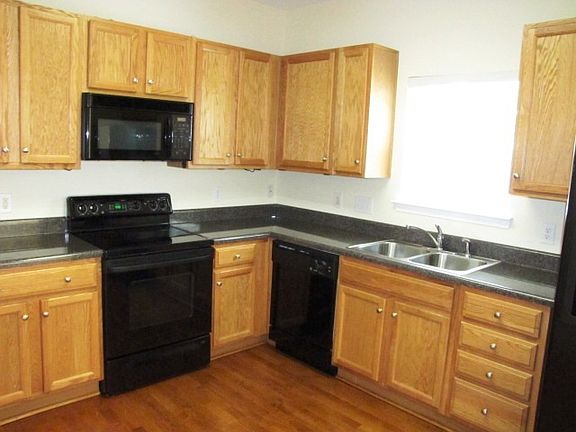 3rd image of 265 Dartmoor Dr