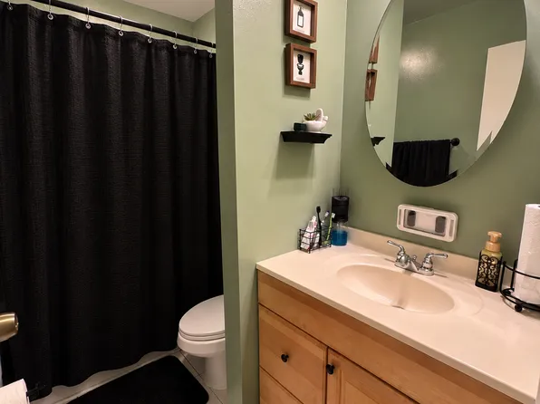 121 Boardwalk St, Elk Grove Village, IL 60007