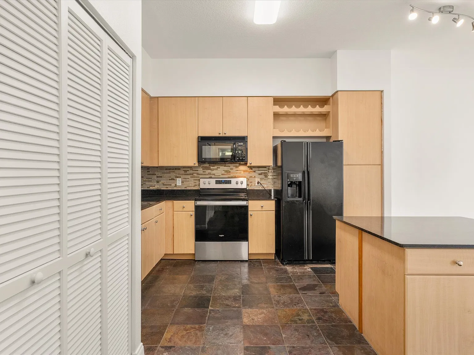 488 E Ocean Blvd — Photo 3