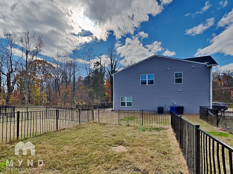 122B Fosters Glen Pl #B — Photo 18