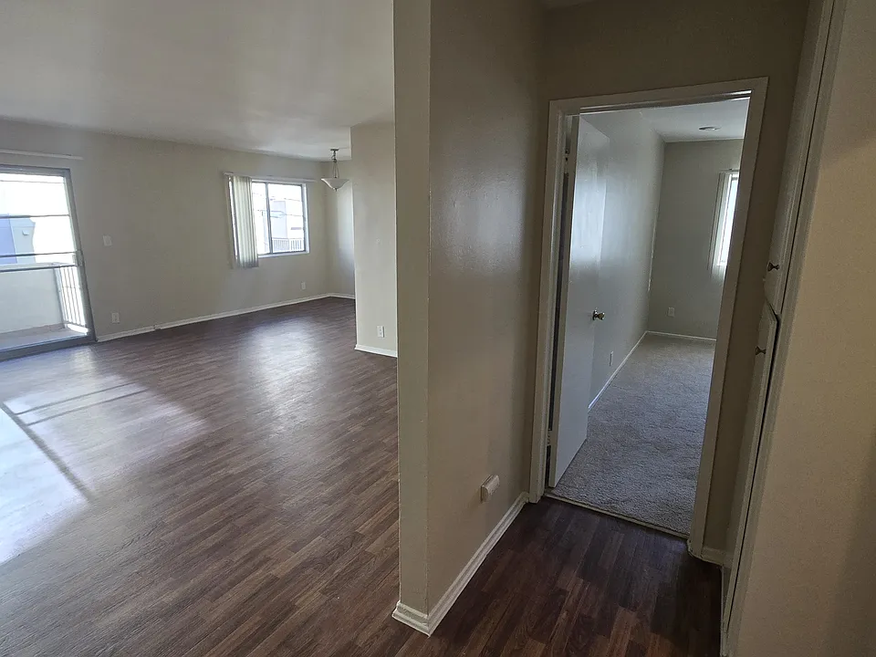 510 S Mariposa Ave #205