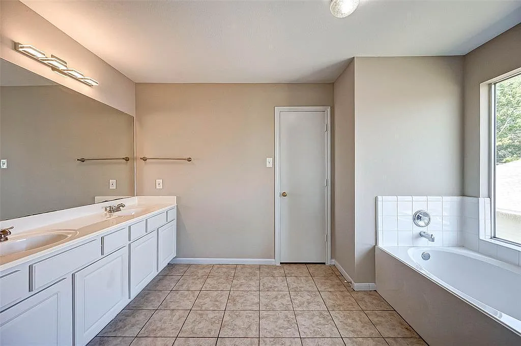 4 bed, 2697 sqft, $2,600 — Photo 3
