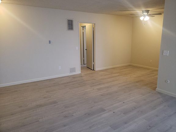 3rd image of 421 N Kenwood St #6