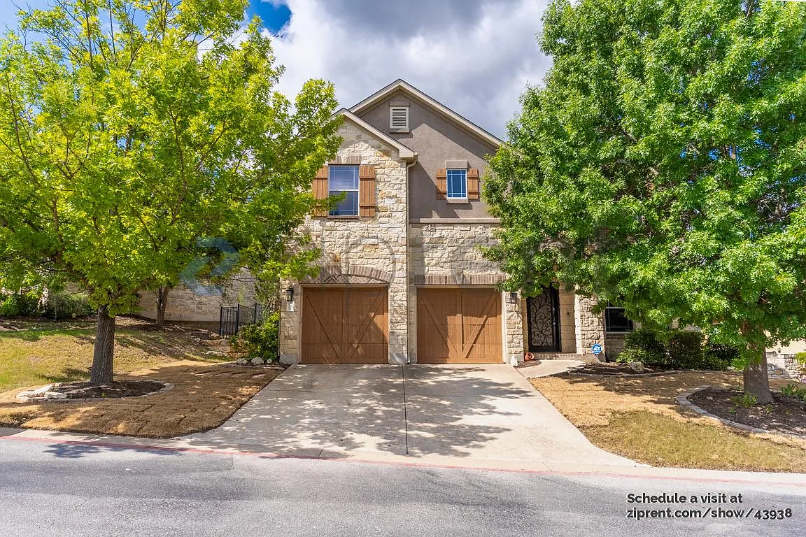 3 bed, 2.5 bath, 2430 sqft, $2,760 — Photo 1