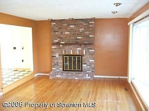 4th image of 143 Jermyn Dr