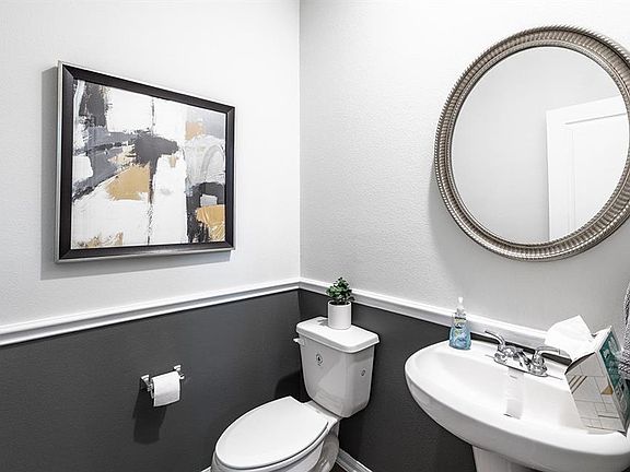 3rd image of 3831 Pecan Cir