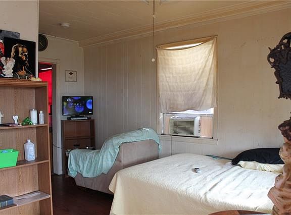 2nd image of 707 Avenue C