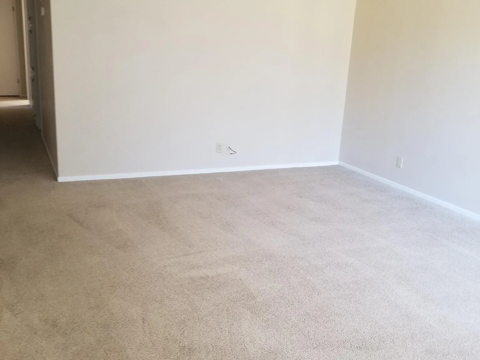 687 W Donna Drive — Photo 4