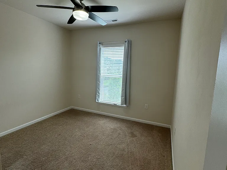 925 Lemster Ln — Photo 36