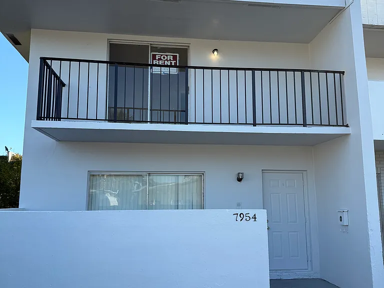 7954 SW 6th Ct — Photo 1