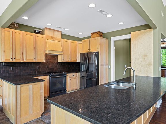 20th image of 3099 Sunset Dr