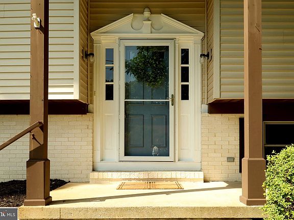 4th image of 667 Devonshire Dr