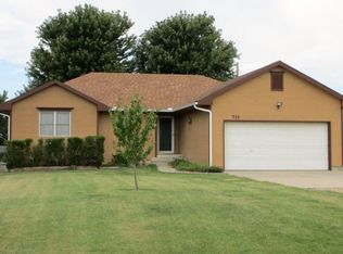 711 N Iowa Ave, Oxford, KS 67119