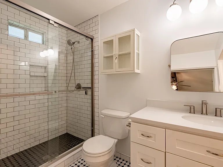 1001 Echo Ln — Photo 16