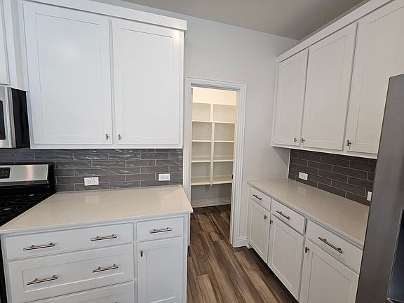 5th image of 2800 Jacaranda Dr