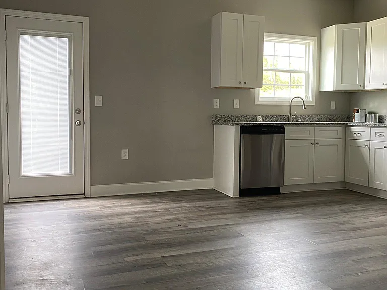Eat-In Kitchen