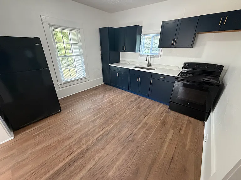2416 Dundeen St — Photo 2