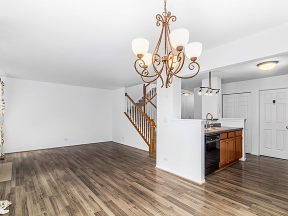 3rd image of 2375 Stoughton Cir Unit 2375