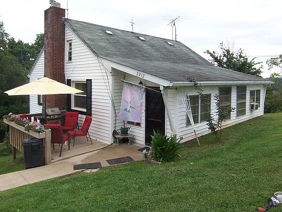 Newer Electrical service, plumbing and gas lines