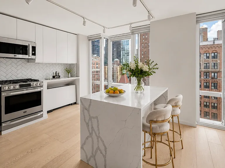 52 Park Ave #13 — Photo 4