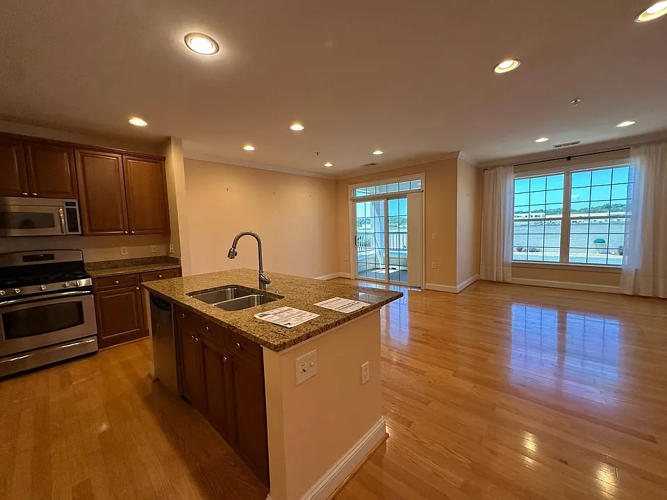 1501 Glenwood Station Ln #304