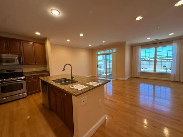 1501 Glenwood Station Ln #304, Charlottesville, VA 22901