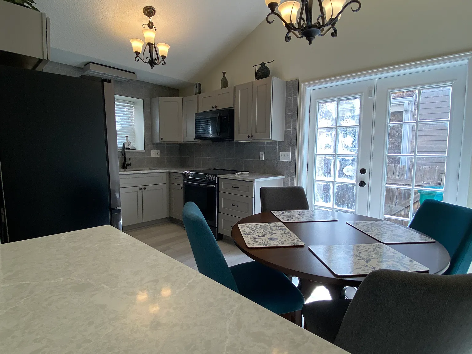 3 bed, 1190 sqft, $2,700 — Photo 2
