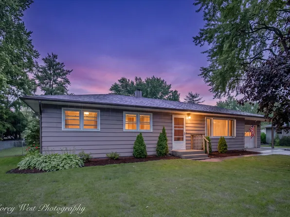 220 Swanson Rd, Sycamore, IL 60178
