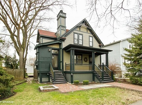 3rd image of 113 Des Plaines Ave