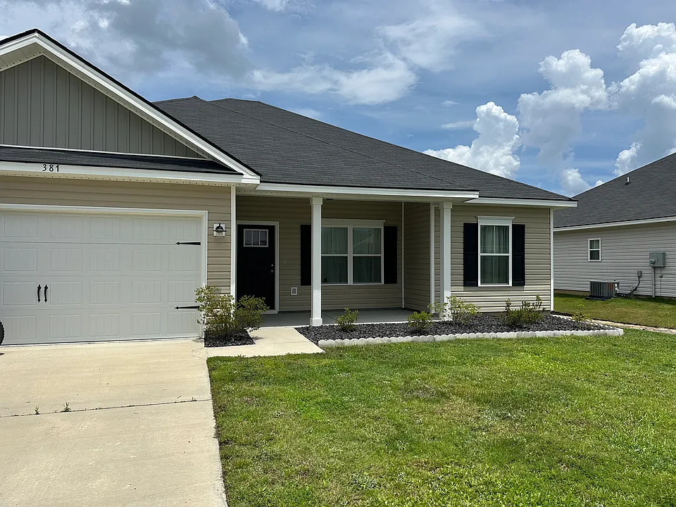 381 McClelland Loop NE