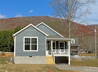 1128 Blueview Dr, Black Mountain, NC 28711
