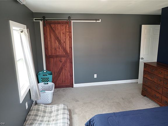 4th image of 107 N Wood St