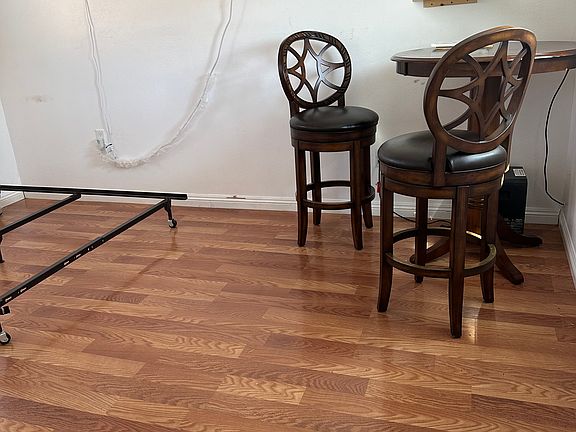 4th image of 817 El Terino Ave #F