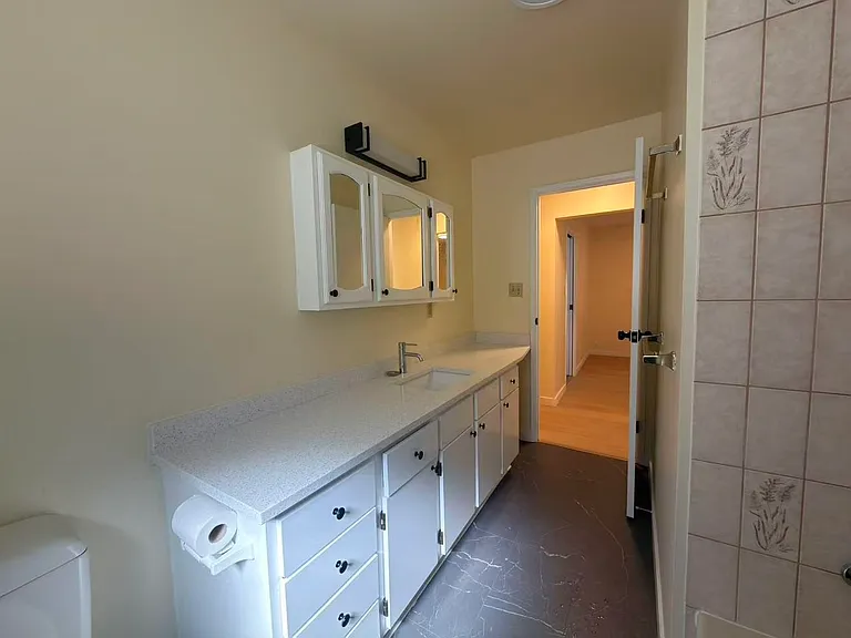 2175 E 54th Ave — Photo 12