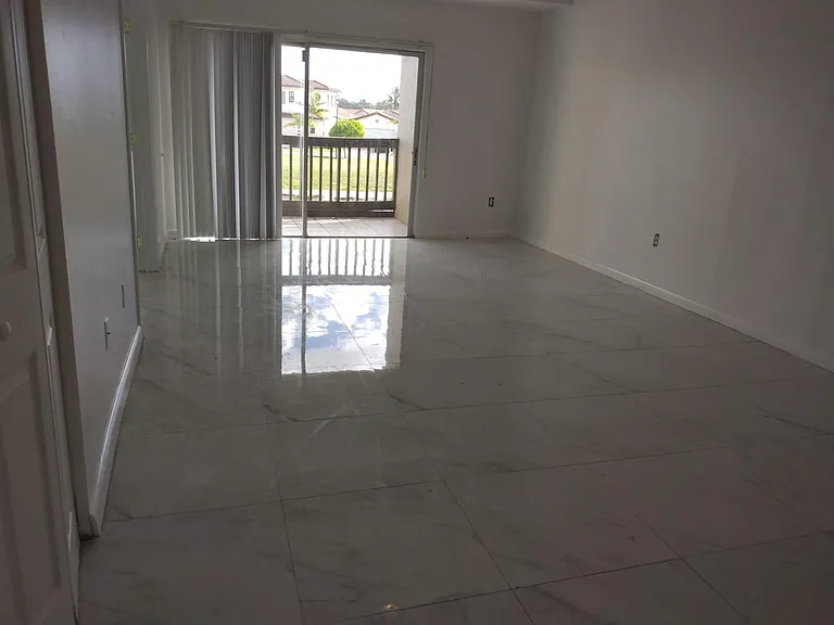 805 SW 113th Way #805 — Photo 12