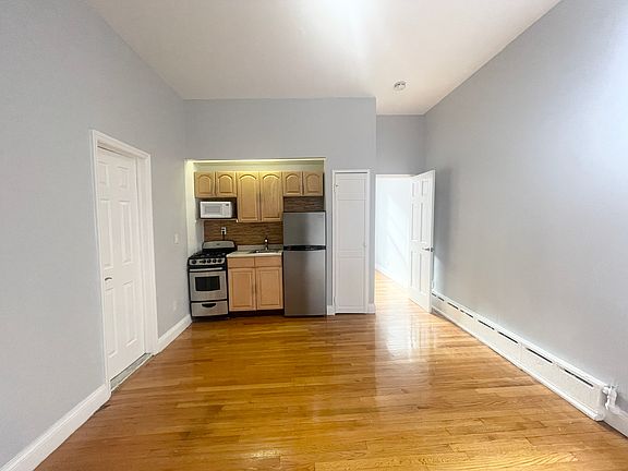 5th image of 301 W 13th St APT 3D