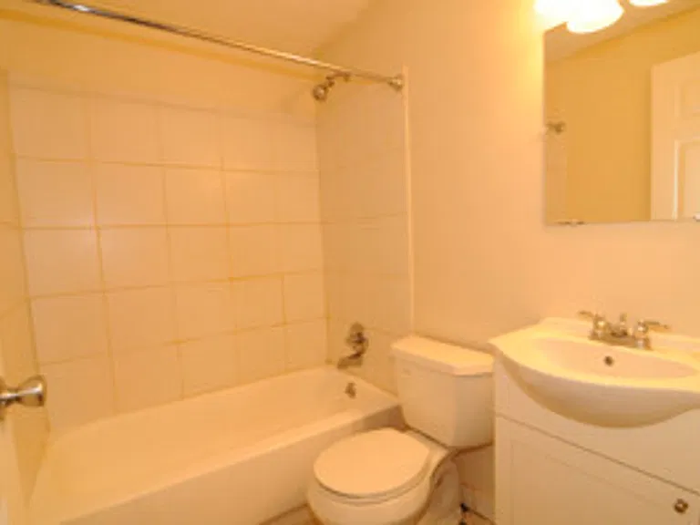 1425 Pleasant St #27 — Photo 2