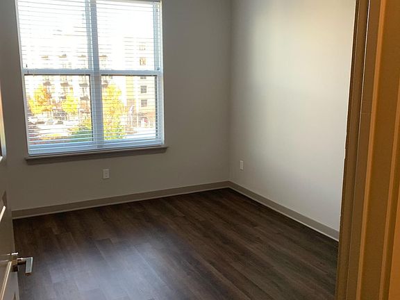 4th image of 45 Hermitage Ave #403