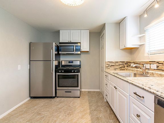 3rd image of 800 Calle Anaya S #A