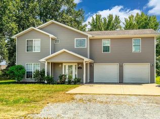 208 Townhouse Dr, Carterville, IL 62918