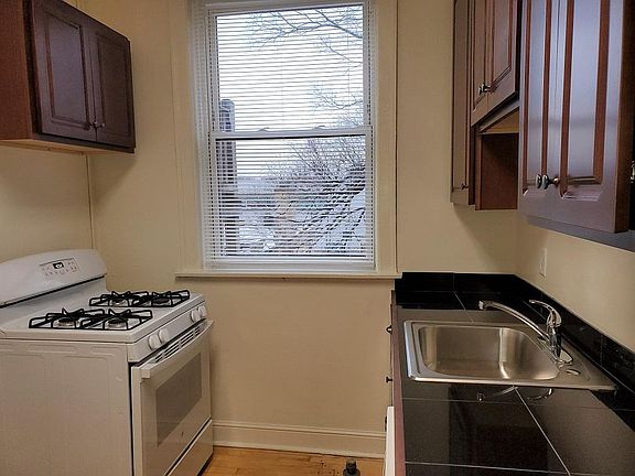 5th image of 2606 Eastwood Ave #2T