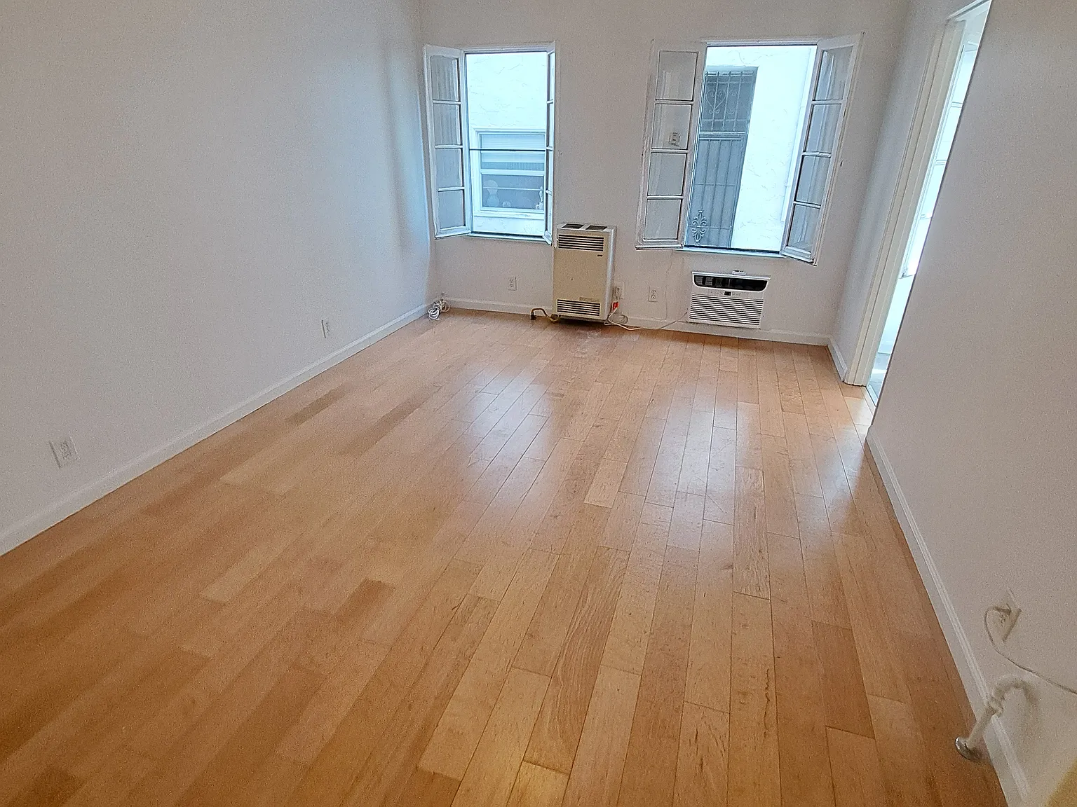 839 Parkman Ave — Photo 3