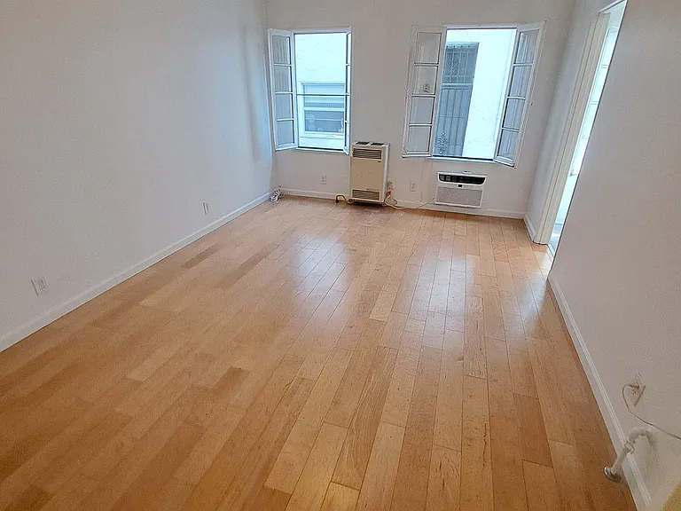 839 Parkman Ave — Photo 3