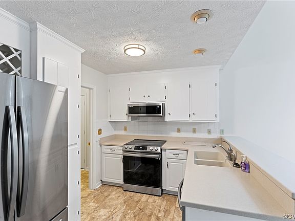 3rd image of 13810 Rockhaven Dr