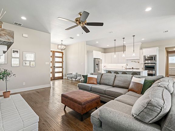 5th image of 2110 Shady Grove Rd