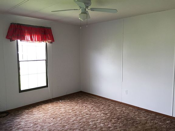 3rd image of 100 Presley Dr